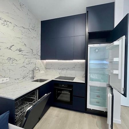 Modern Apartment In The Old Town Kyiv Exterior photo